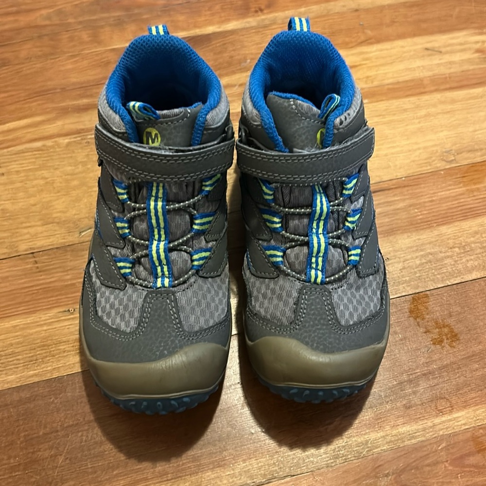 Lightly Used Merrell Boys Hiking Shoe Size 12